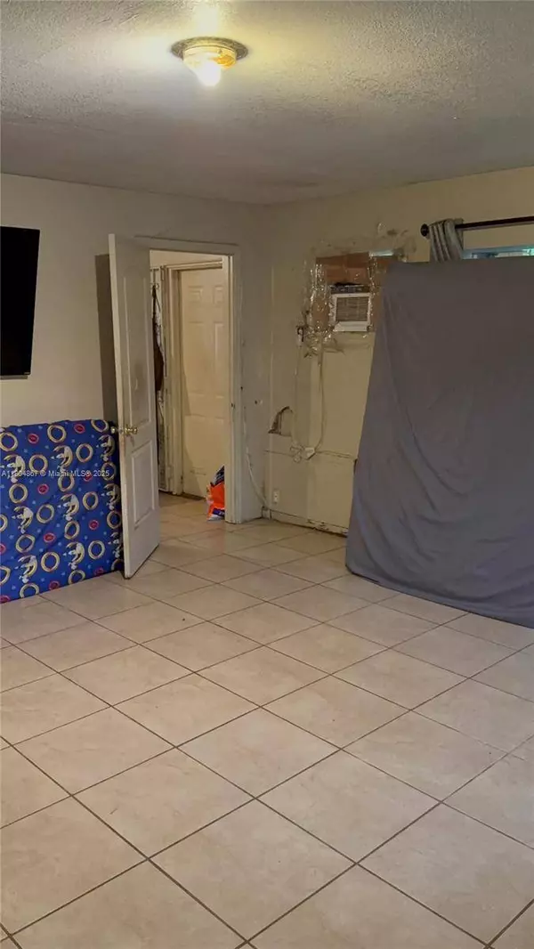 215 NW 3rd Ave, Florida City, FL 33034