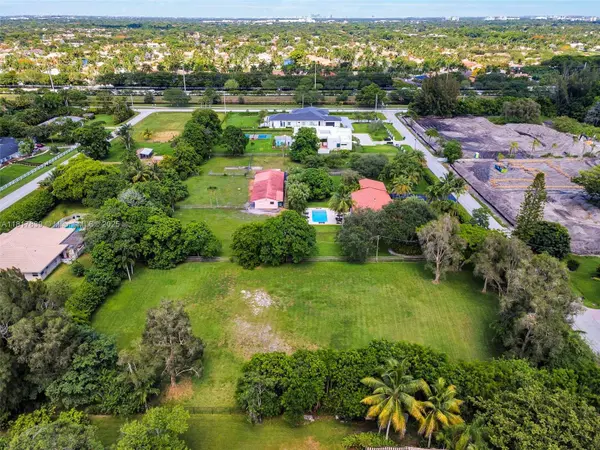 11319 NW 4th St, Plantation, FL 33325