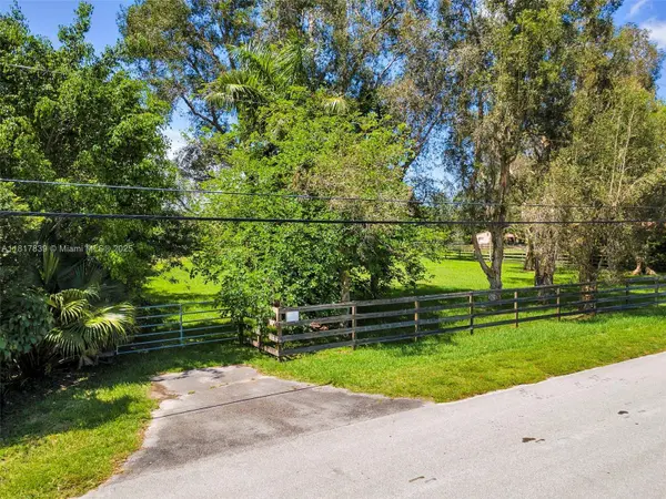 11319 NW 4th St, Plantation, FL 33325