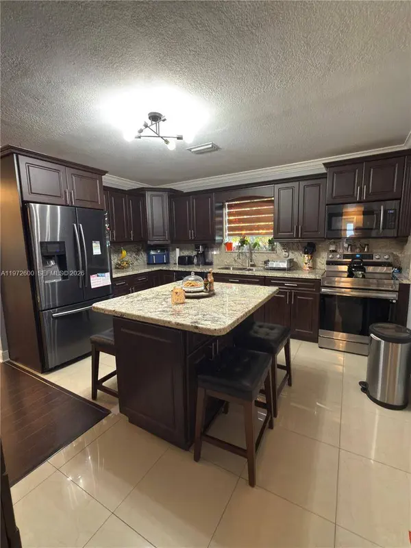 17221 NW 82nd Ave, Hialeah, FL 33015