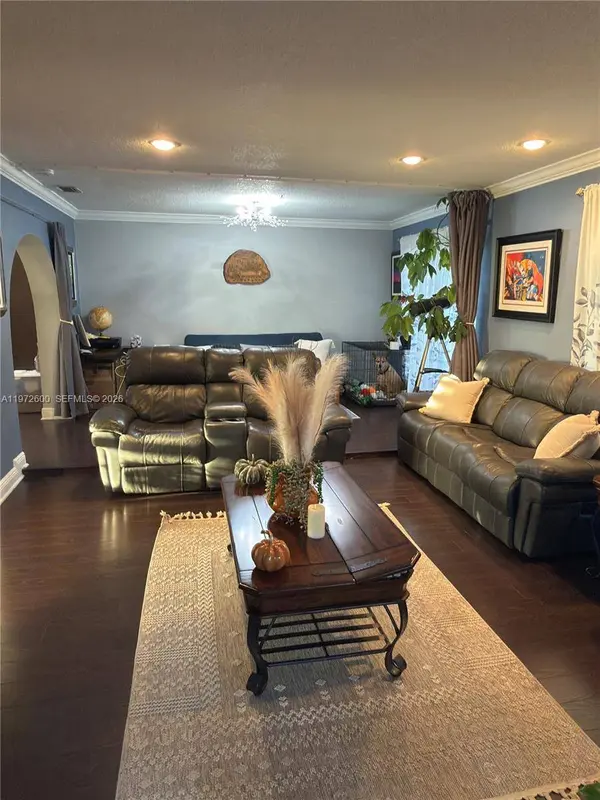 17221 NW 82nd Ave, Hialeah, FL 33015