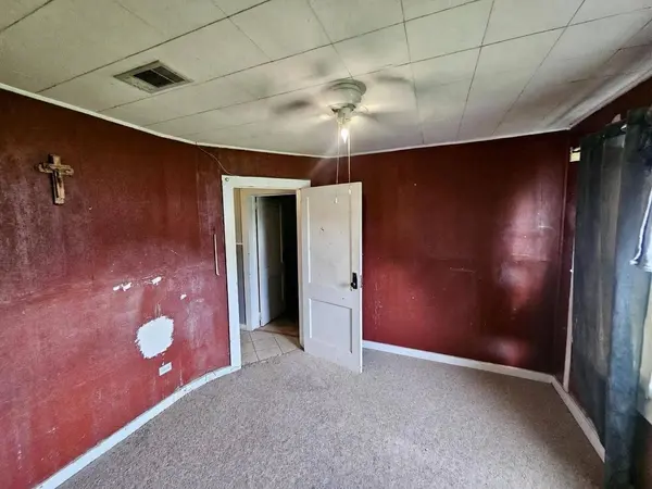 158 St Ann St, Raceland, LA 70394