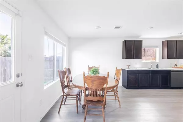 8715 Bar Harbor DR, Baytown, TX 77521