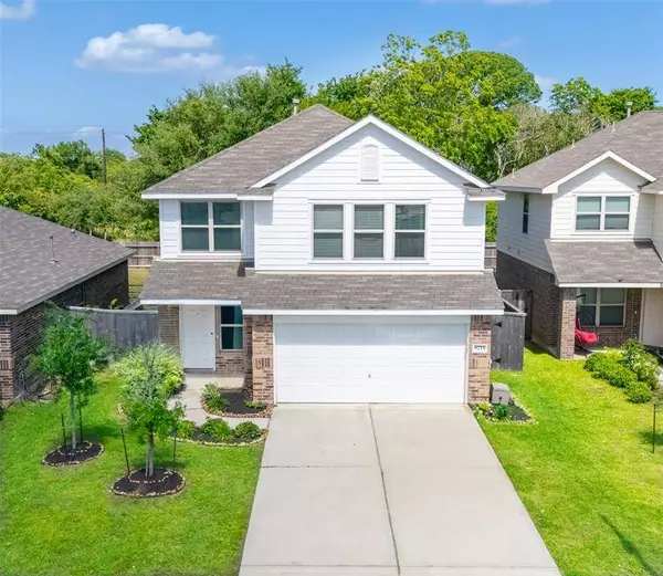 8715 Bar Harbor DR, Baytown, TX 77521