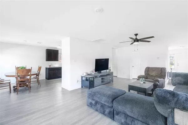 8715 Bar Harbor DR, Baytown, TX 77521