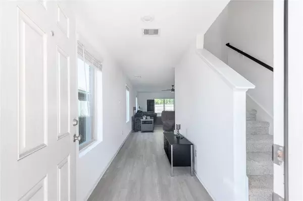 8715 Bar Harbor DR, Baytown, TX 77521