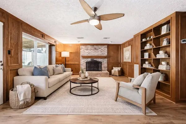 514 Lorie LN, Pasadena, TX 77586