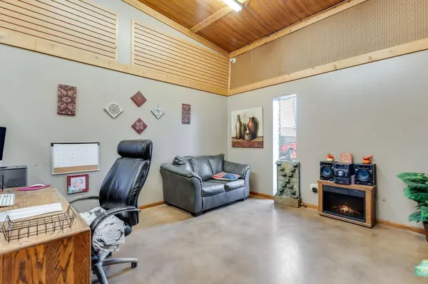 260 Cain Dr, Haysville, KS 67060