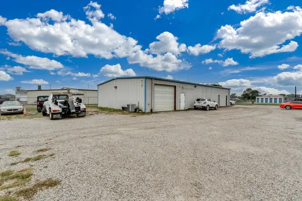 260 Cain Dr, Haysville, KS 67060