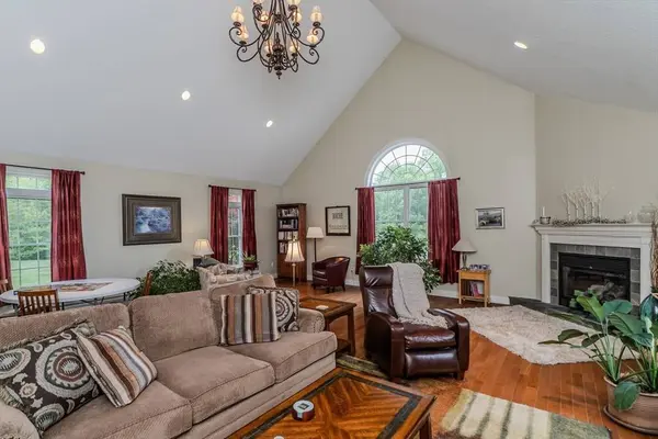 325 Stebbins St, Belchertown, MA 01007
