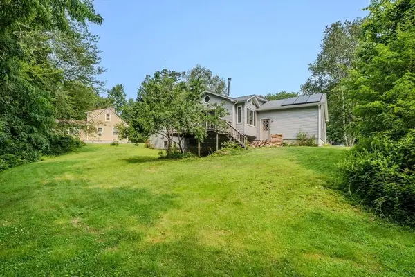 25 Meadowbrook Dr, Easthampton, MA 01027