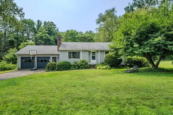 25 Meadowbrook Dr, Easthampton, MA 01027