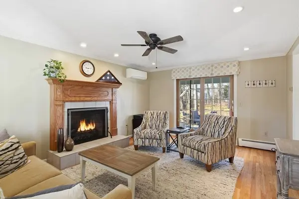 283 Forest Gln, West Springfield, MA 01089