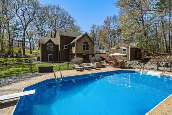 7 Terry Ln, Belchertown, MA 01007