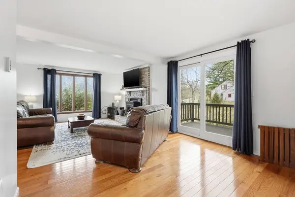 82 Stagecoach Rd, Amherst, MA 01002