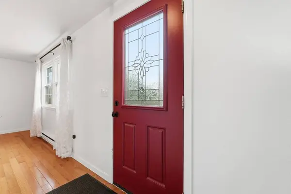 82 Stagecoach Rd, Amherst, MA 01002