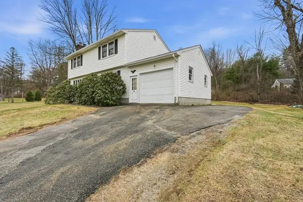 82 Stagecoach Rd, Amherst, MA 01002
