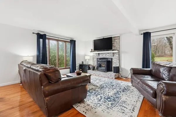 82 Stagecoach Rd, Amherst, MA 01002