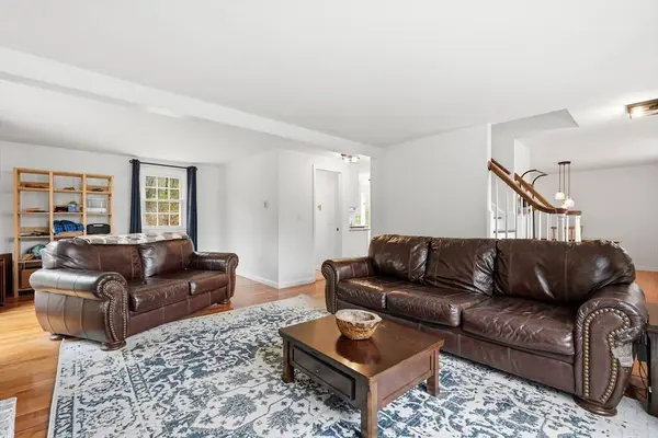 82 Stagecoach Rd, Amherst, MA 01002