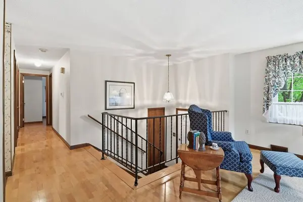 68 Deep Field Rd, Springfield, MA 01118