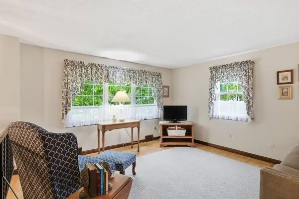 68 Deep Field Rd, Springfield, MA 01118