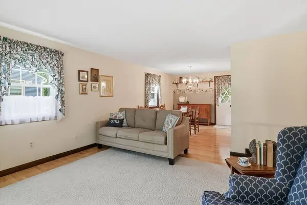 68 Deep Field Rd, Springfield, MA 01118