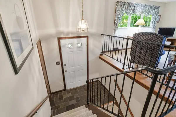 68 Deep Field Rd, Springfield, MA 01118