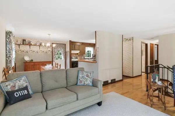 68 Deep Field Rd, Springfield, MA 01118