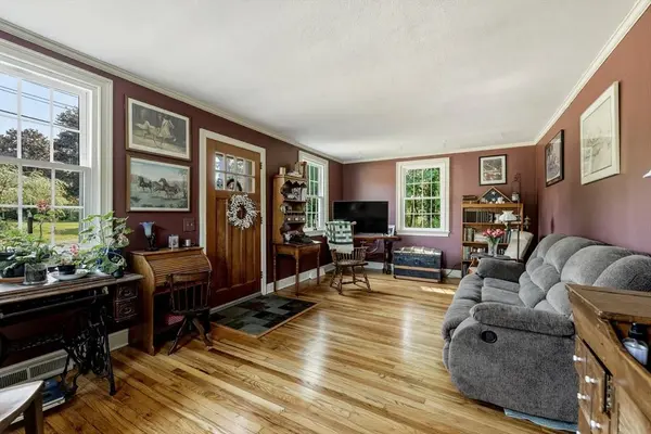 460 State St, Belchertown, MA 01007