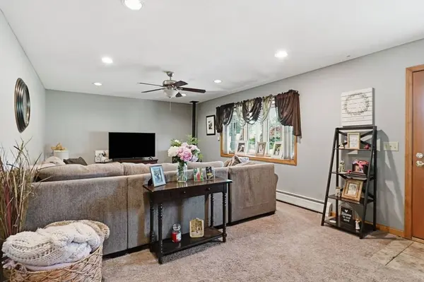 9 Nathaniel Way, Belchertown, MA 01007