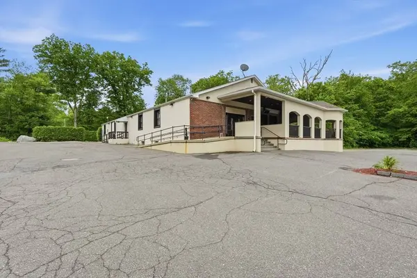 1426-1428 Center St, Ludlow, MA 01056