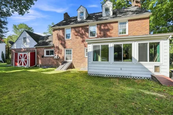 17 Longmeadow St, Longmeadow, MA 01106