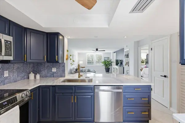 2621 COVE CAY DR #302, Clearwater, FL 33760