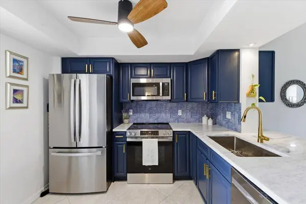 2621 COVE CAY DR #302, Clearwater, FL 33760