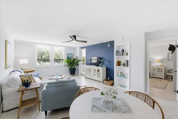 2621 COVE CAY DR #302, Clearwater, FL 33760