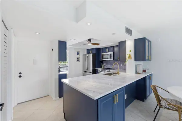 2621 COVE CAY DR #302, Clearwater, FL 33760