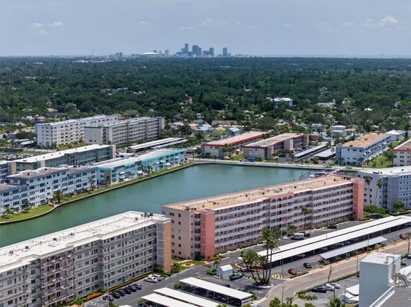 6025 SHORE BLVD S #304, Gulfport, FL 33707