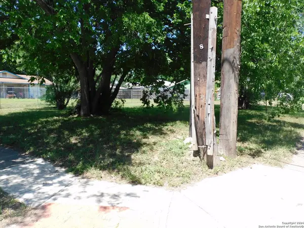 3827 Bay St, San Antonio, TX 78237