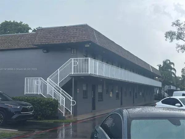 4871 NW 9th Dr #4871, Plantation, FL 33317