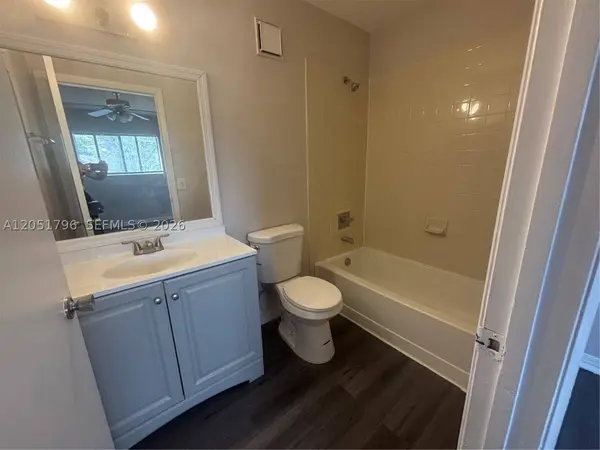 323 E Palm Cir E, Pembroke Pines, FL 33025