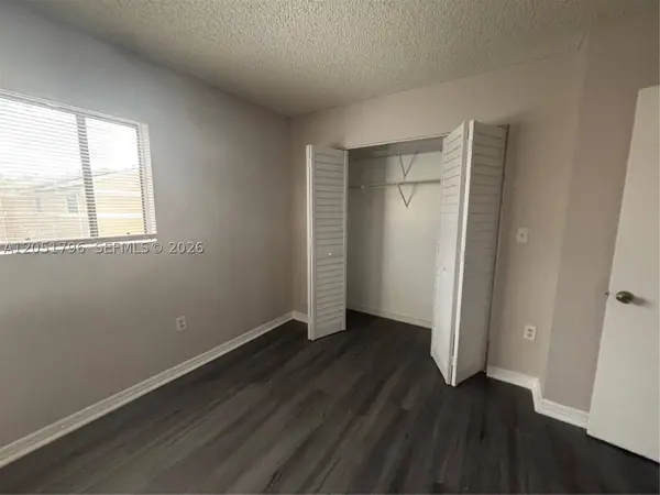323 E Palm Cir E, Pembroke Pines, FL 33025