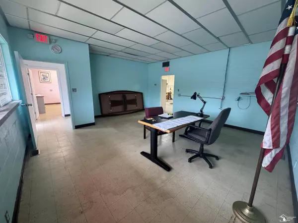 17140 ECORSE Road, Allen Park, MI 48101