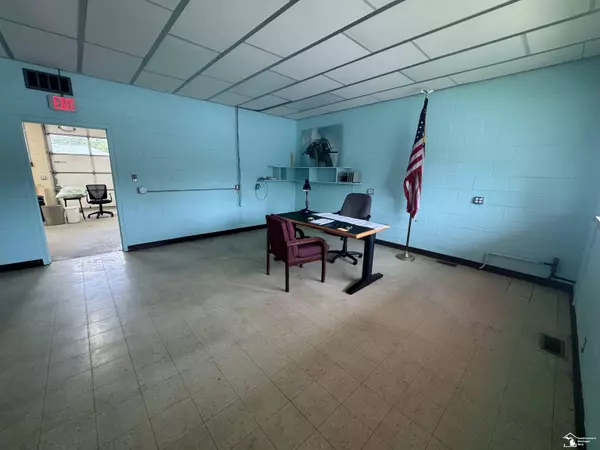 17140 ECORSE Road, Allen Park, MI 48101