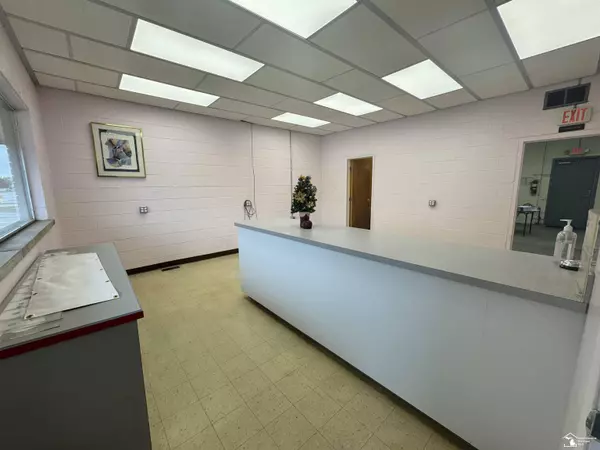 17140 ECORSE Road, Allen Park, MI 48101