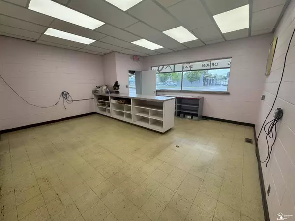 17140 ECORSE Road, Allen Park, MI 48101