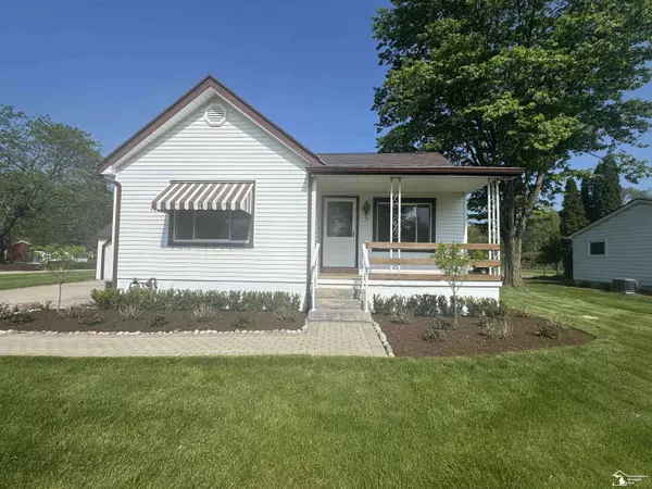 21581 Huron River Drive, New Boston, MI 48164