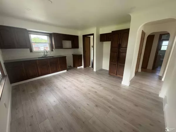 21581 Huron River Drive, New Boston, MI 48164