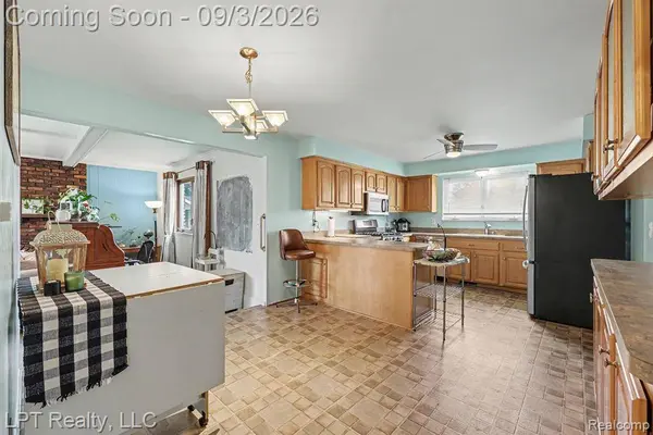 39316 Twenlow Drive, Clinton Township, MI 48038 5704