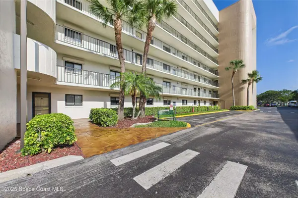 300 S Sykes Creek Pkwy #106, Merritt Island, FL 32952