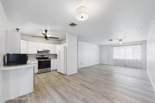 959 Eyerly LN NE, Palm Bay, FL 32905